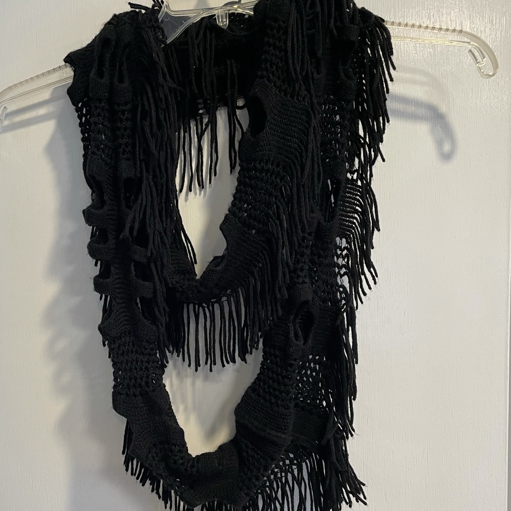 Fringed Infiniti scarf - Picture 2 of 6